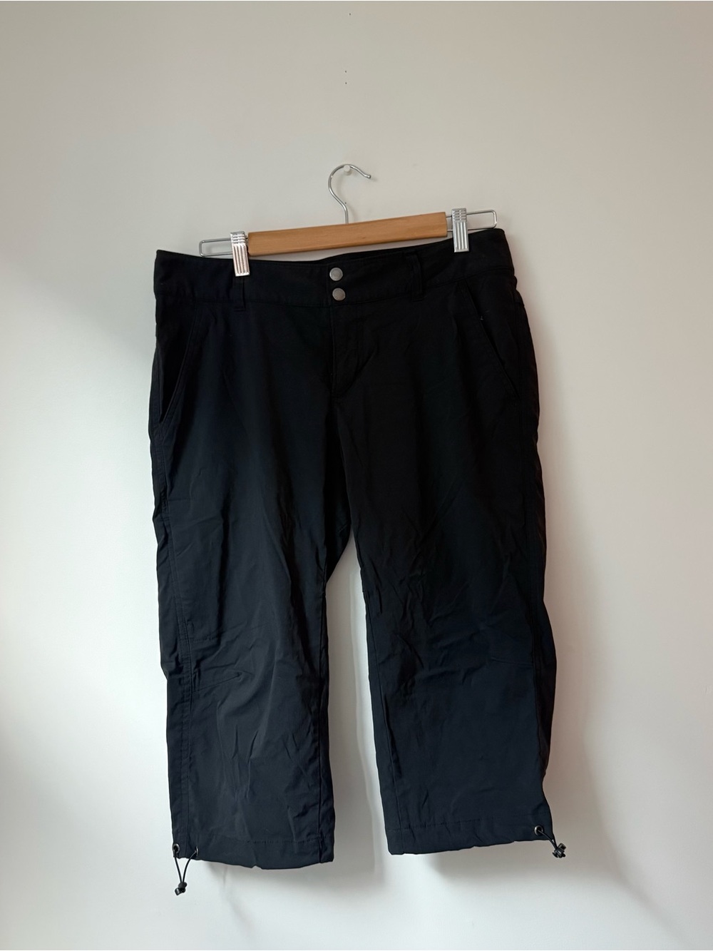 Columbia Women’s 10 Saturday Trail Black Capri Hiking Pants Omni-Shield⁠